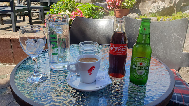 Piće na stolu u Caffe Bar Galerija